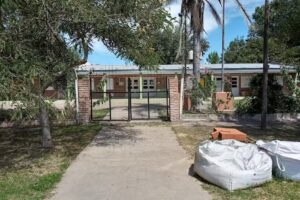 Escuela Primaria N° 176 Guillermo Sarabi/ Secundaria N° 72 Bicentenario