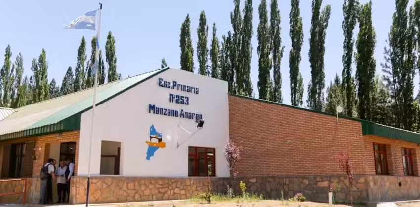 Escuela Primaria N&deg; 253 &ndash; Manzano Amargo
