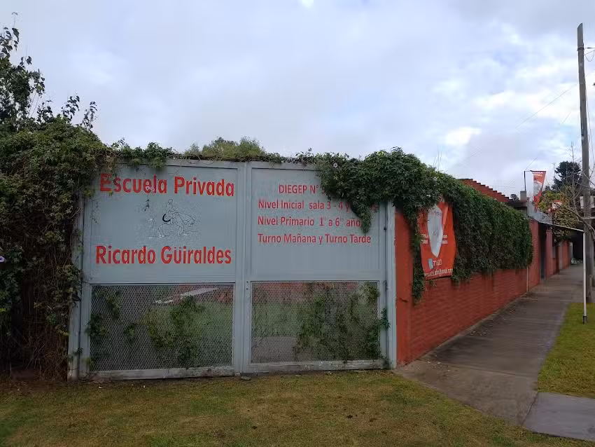 Escuela Privada Ricardo G&Uuml;IRALDES