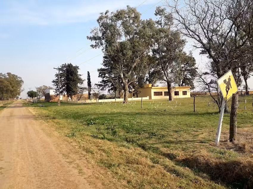 Escuela Remedios Escalada de San Martin. Colonia el Milagro oeste