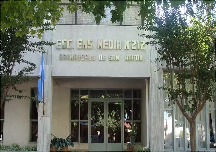 Escuela Secundaria E.E.S.O N&deg; 212