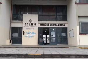 Escuela Secundaria N&deg;8 H&eacute;roes De Malvinas