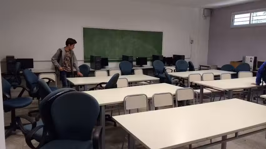 Escuela Secundaria T&eacute;cnica UNDAV