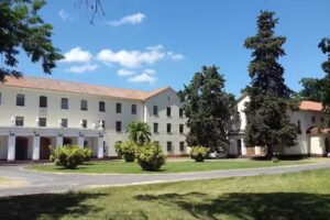 Fundaci&oacute;n del Paran&aacute;, Colegio Plaza Mayor