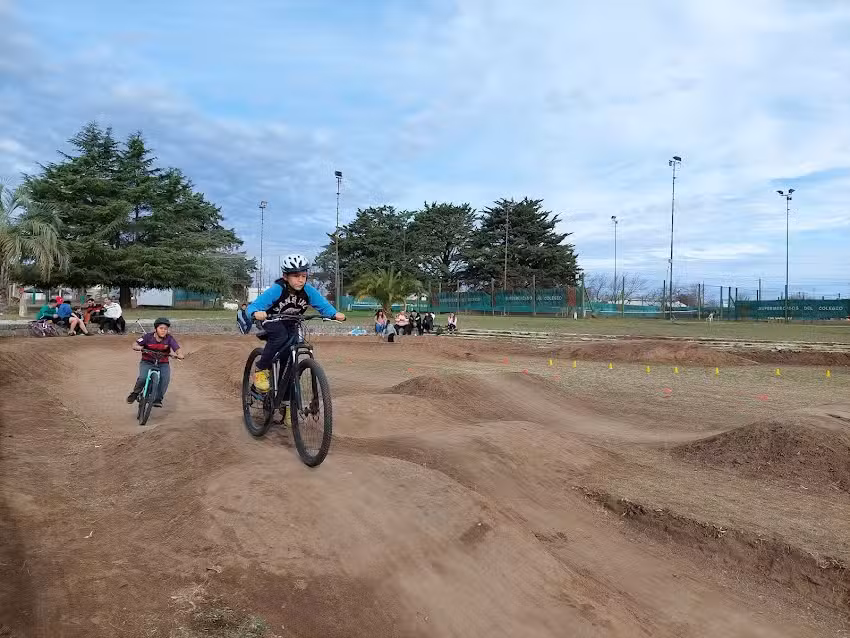 Gravity MTB Team, Escuela de Mountain Bike