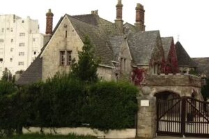 Holy Trinity College Colegio Santísima Trinidad