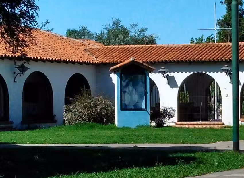 Iglesia Santo Cristo y Escuela Nacional