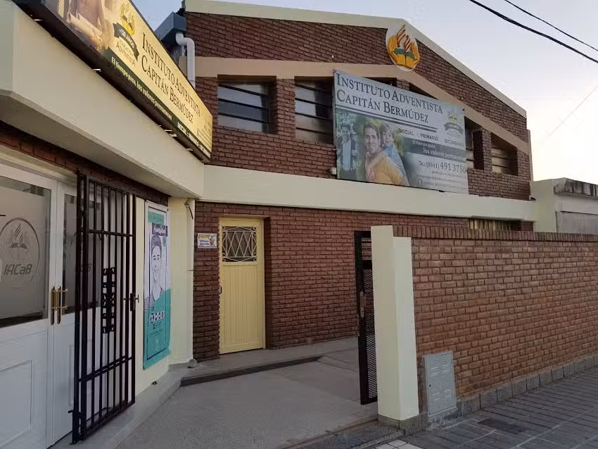 Instituto Adventista Capit&aacute;n Berm&uacute;dez