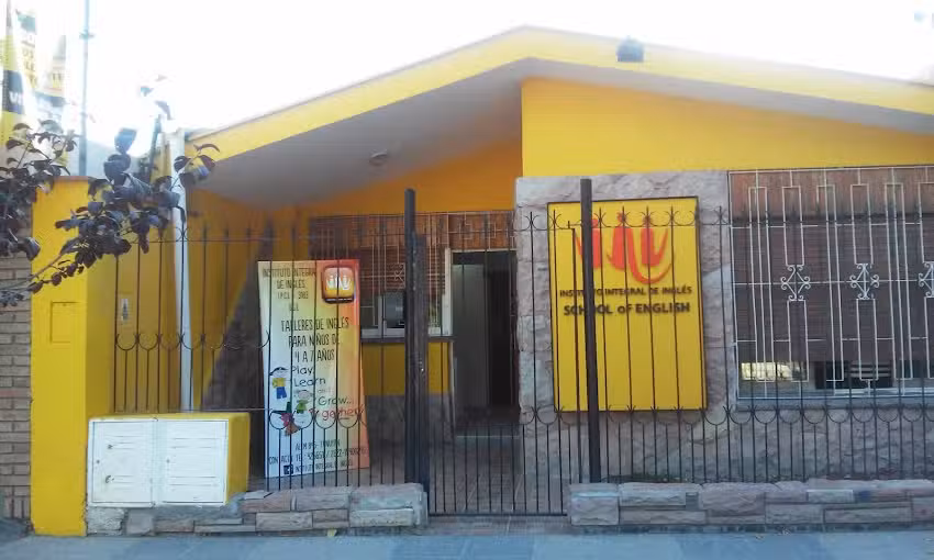 Instituto Integral De Ingl&eacute;s III &ndash; I.P.C.L 3183 &lsquo;YELLOW&rsquo;