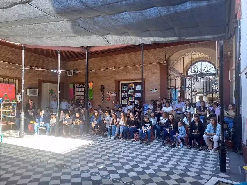 Instituto Privado Kinder World School I.P.P.52