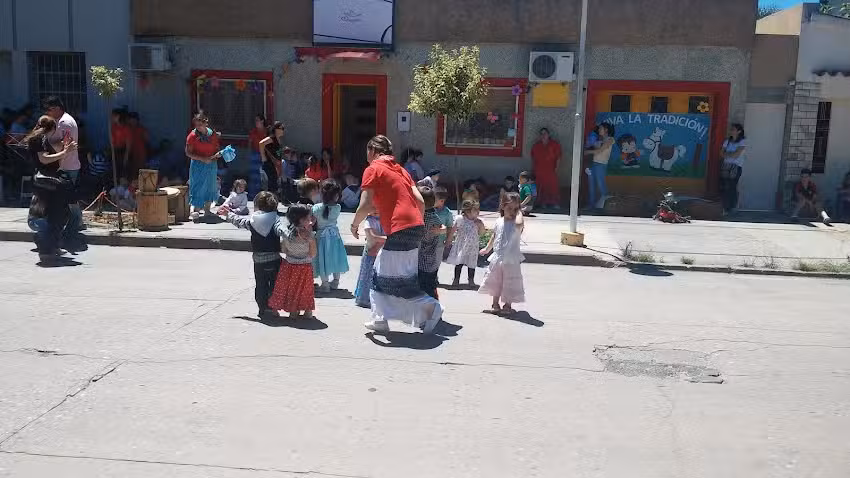 Jardin de Infantes Y Maternal Barquito de Papel