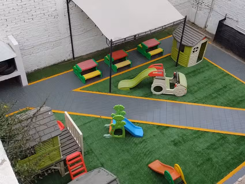 Jard&iacute;n de Maternal y de Infantes Cuna de Tesoros