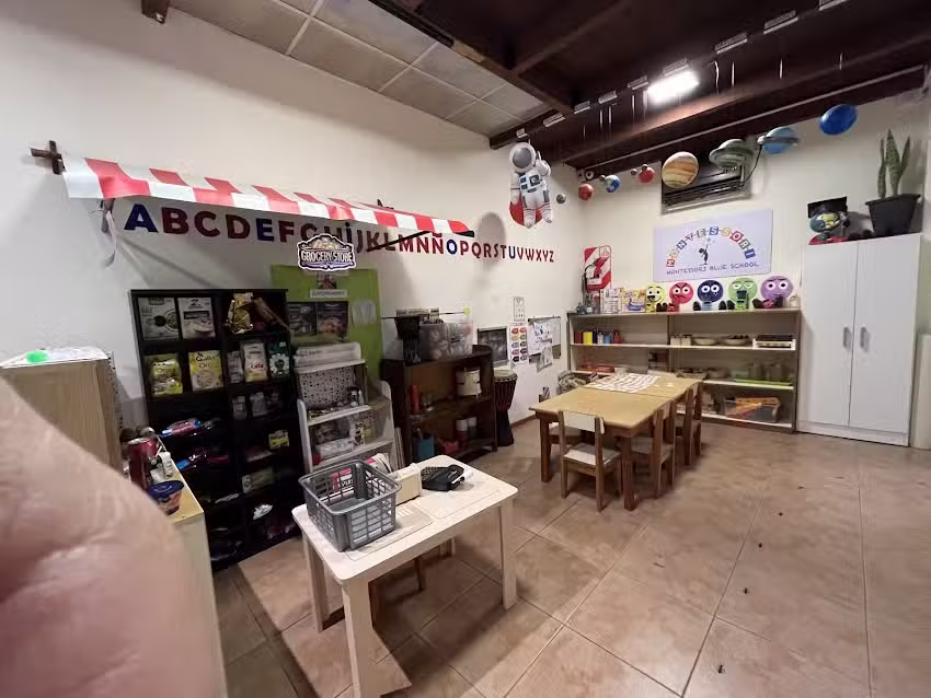 Montessori Blue School