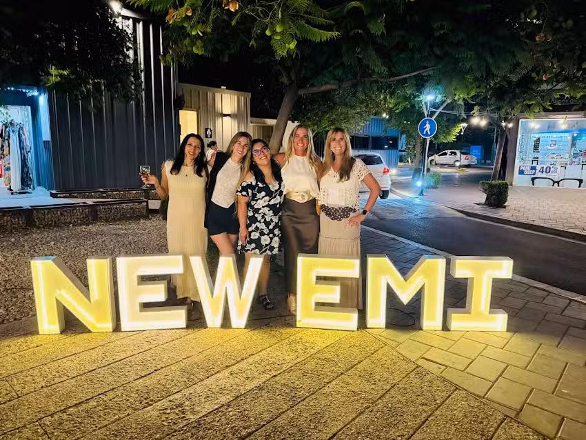 New Emi &ndash; Las Cortaderas