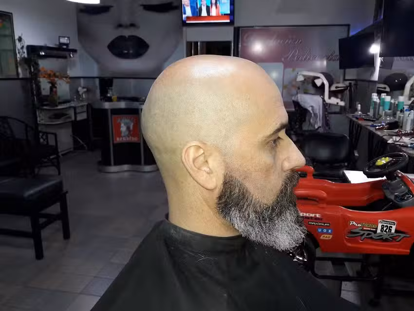 Sal&oacute;n Unisex Kempfen &ndash; Estilistas Miguel & Ana