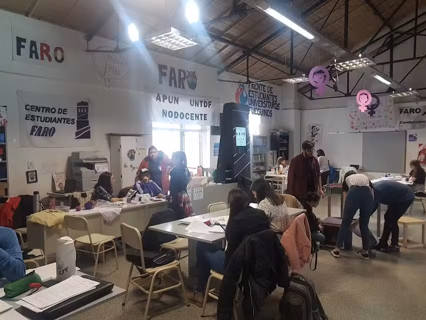 Universidad Nacional de Tierra del Fuego A.eI.A.S. y RadioUNTDF