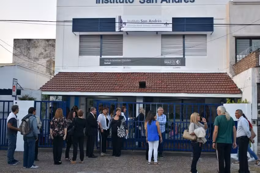 Universidad Siglo 21 &ndash; CAU BANFIELD